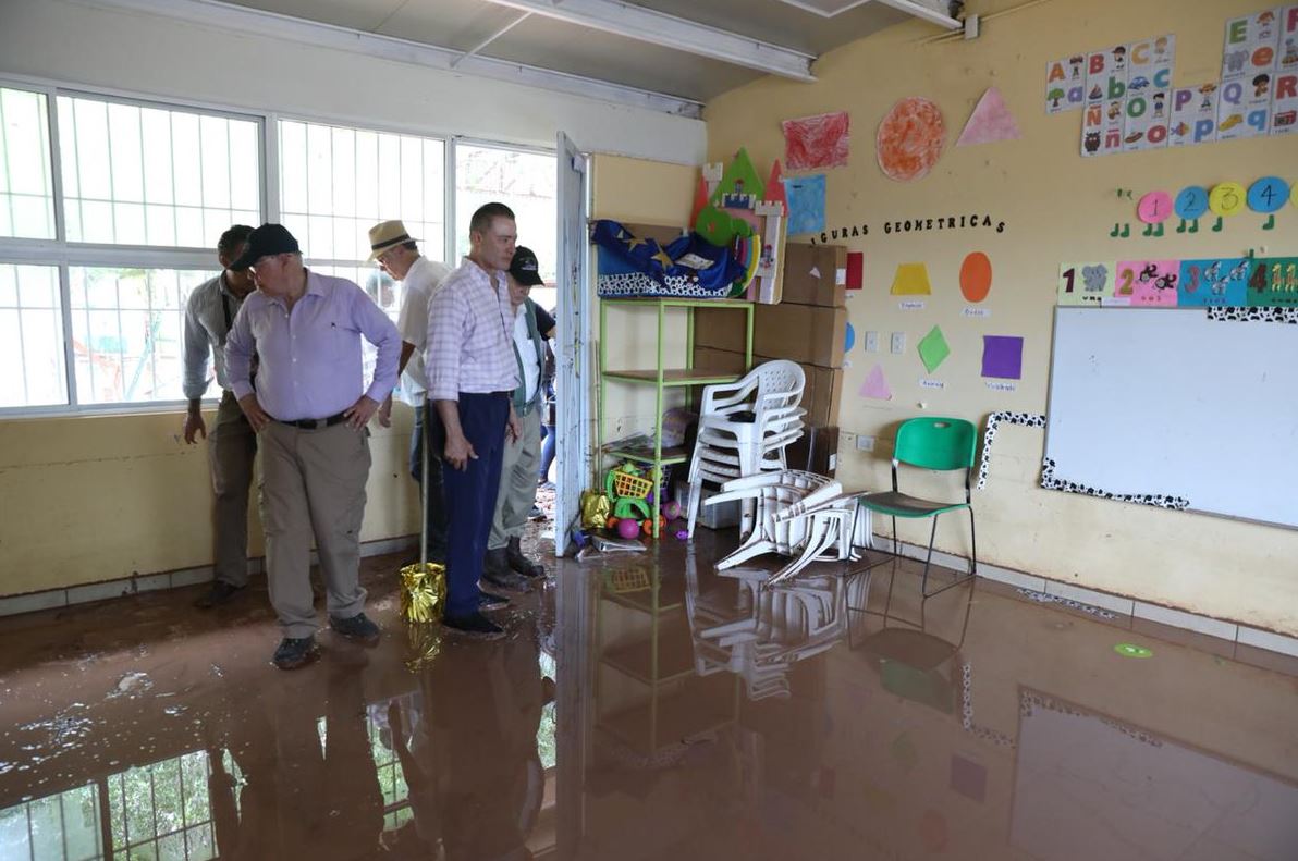 Secretarios evalúan daños en zonas afectadas por lluvias en Sinaloa