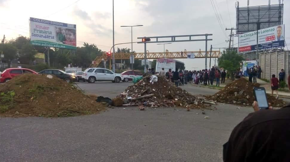 Sindicato Libertad, que agrupa a transportistas, realiza bloqueos en Oaxaca