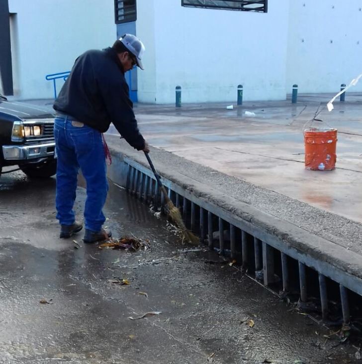 Lluvias dejan a su paso afectaciones y basura en Hermosillo