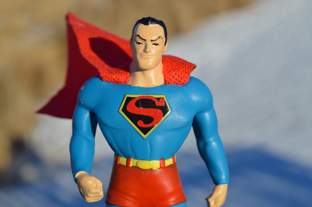 Cuál fue el primer superhéroe que tuvo una figura de acción?