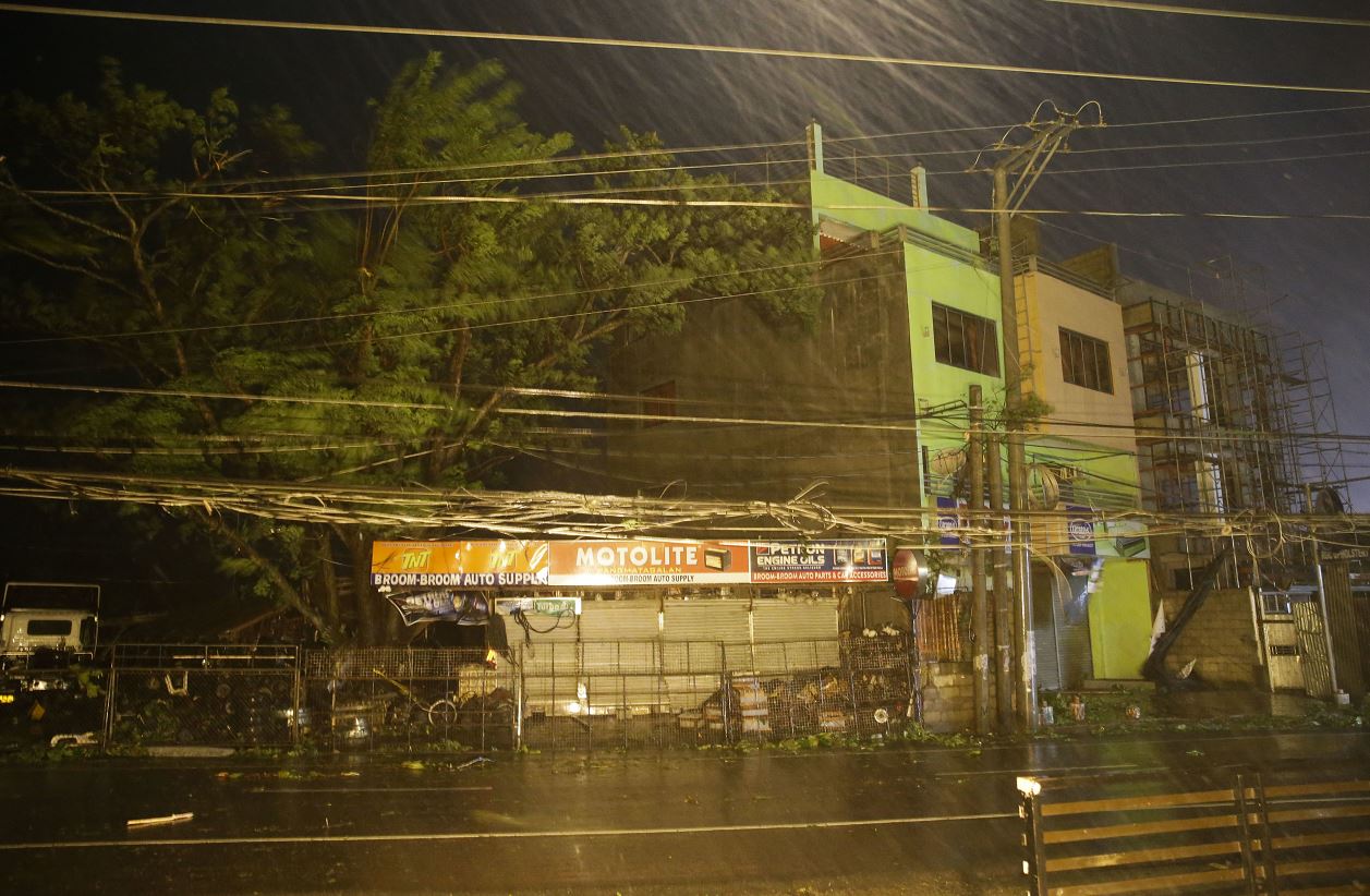 Tifón Mangkhut toca tierra en Filipinas