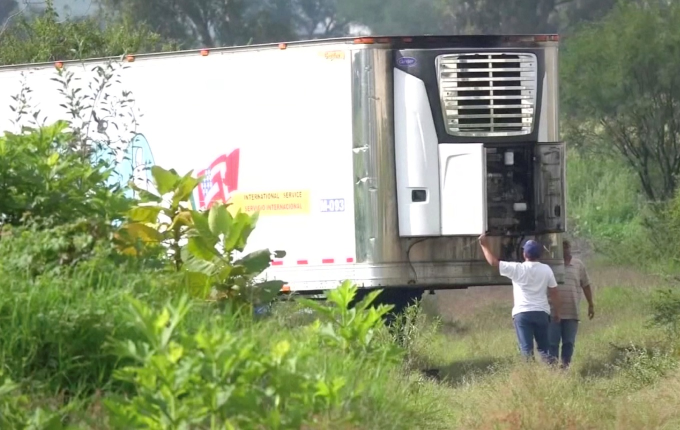 Cesan a director del Forense de Jalisco por tráiler abandonado con cadáveres