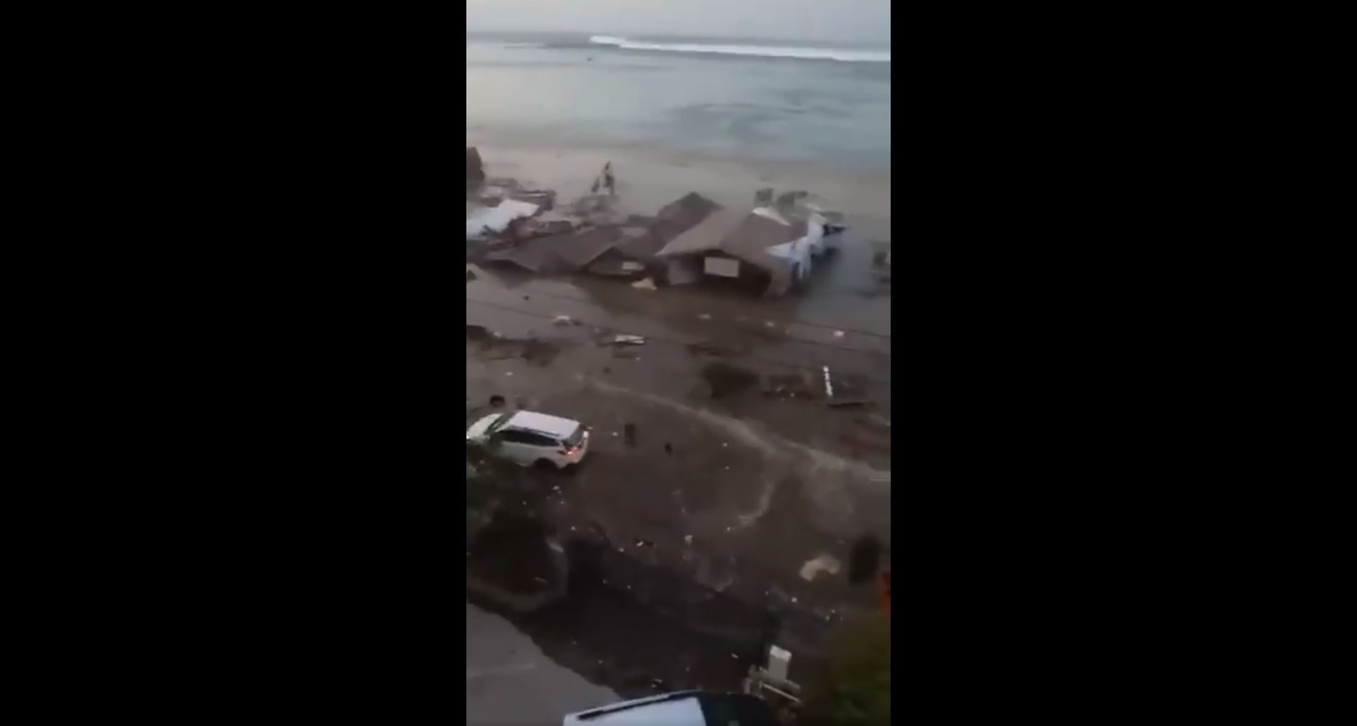 Imágenes impactantes del tsunami que azotó Indonesia