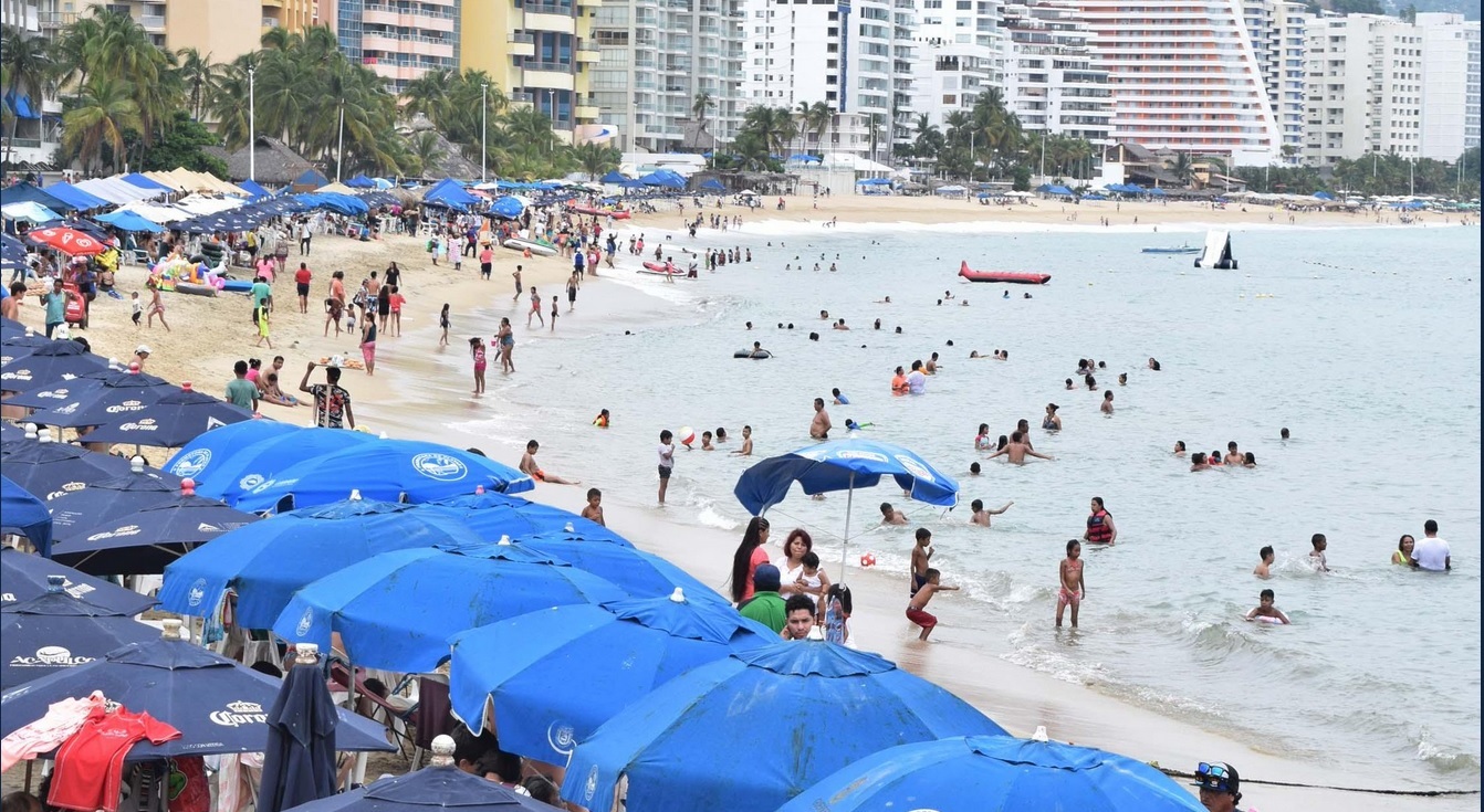 Restringen actividades náuticas por mar de fondo en Acapulco