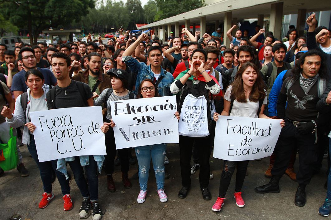 UNAM abre investigaciones por agresión de porros en Rectoría