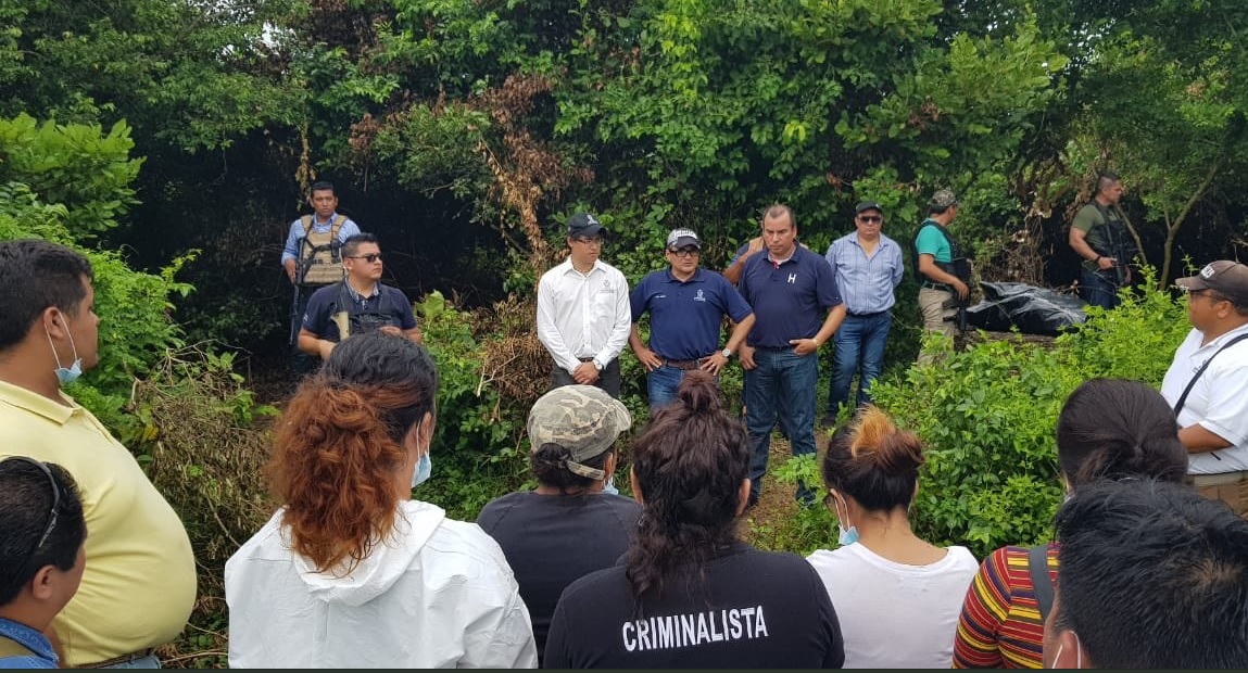 Hallan restos de al menos 166 personas en fosas clandestinas en Veracruz