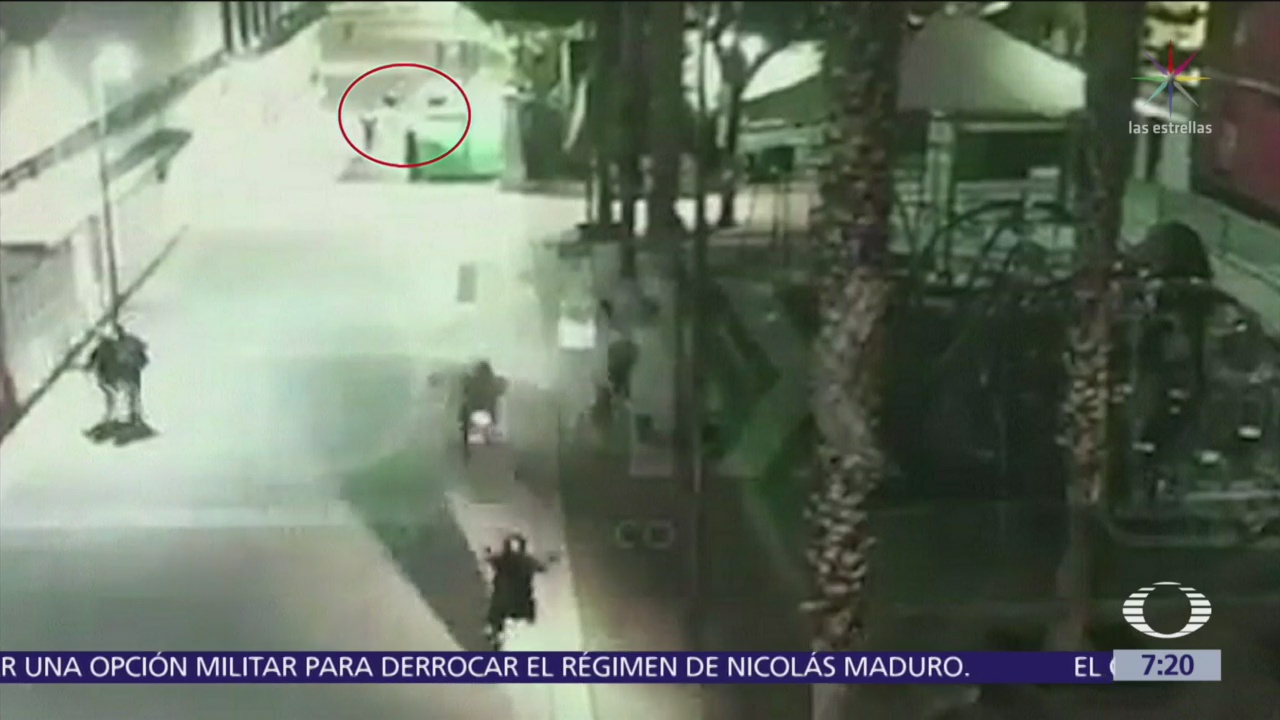 Videocámara capta huida de agresores de Plaza Garibaldi