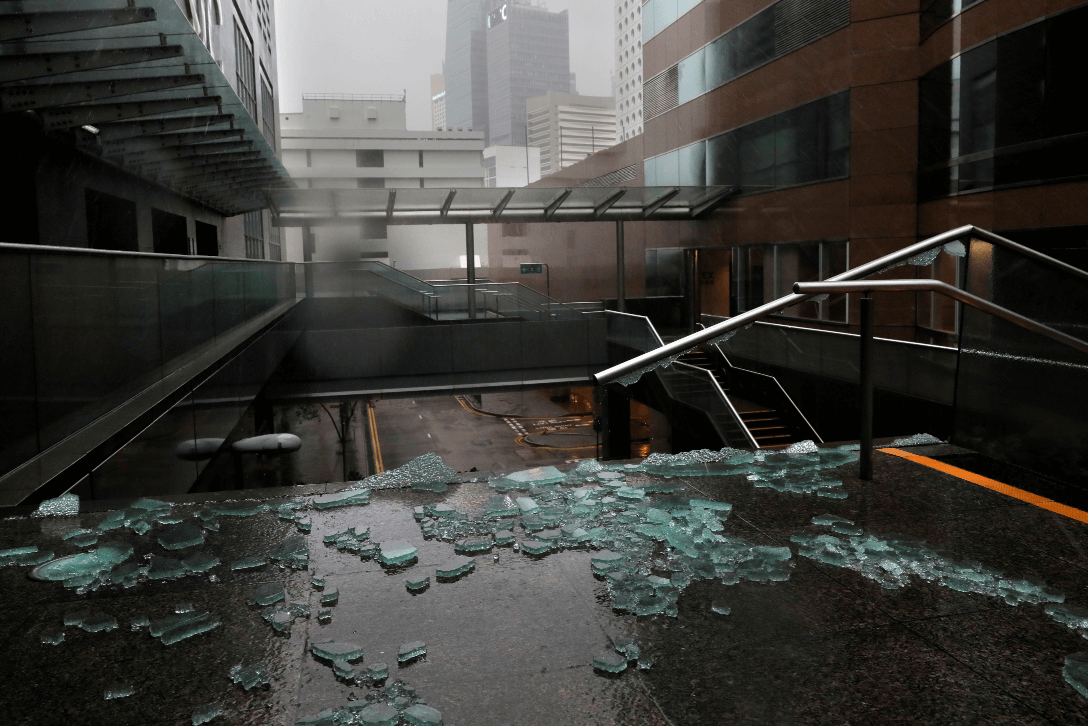 Hong Kong, alerta máxima por el súper tifón Mangkhut