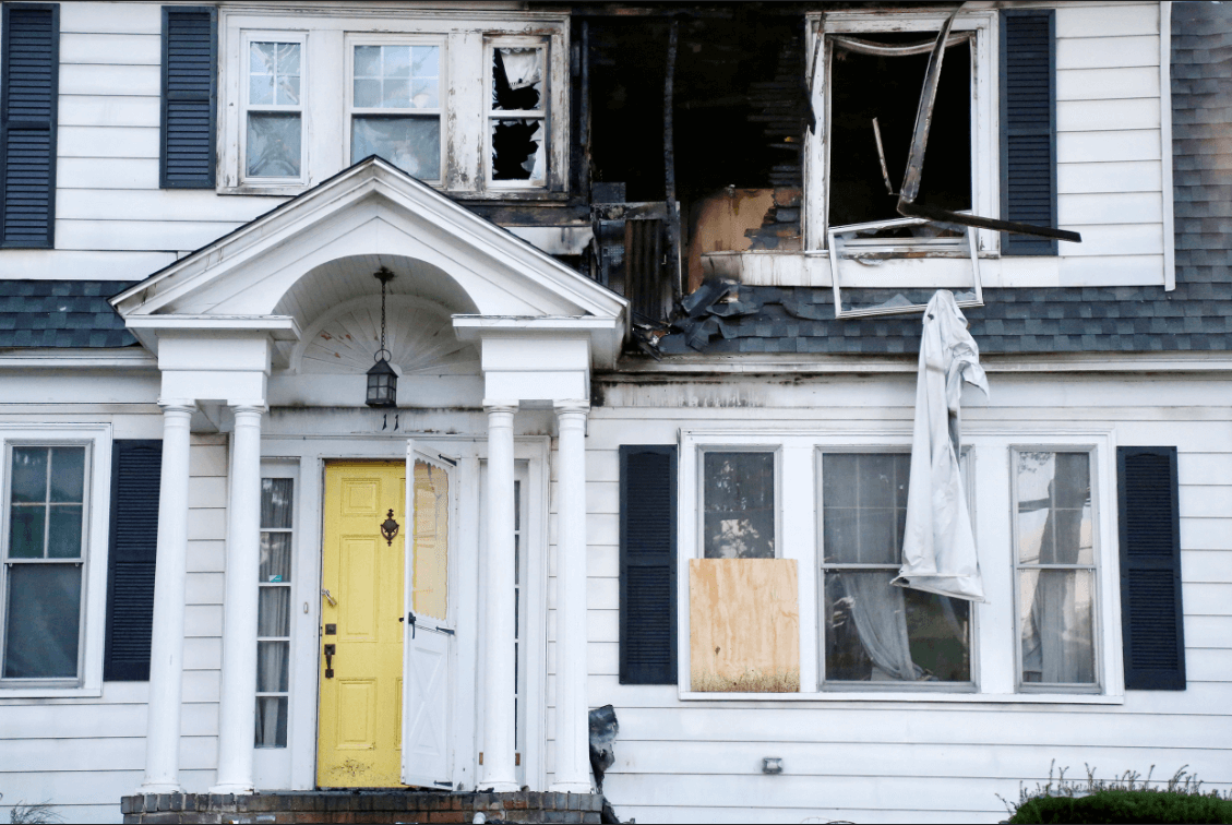 Vivienda afectada por explosiones de gas en Massachusetts. (AP) 