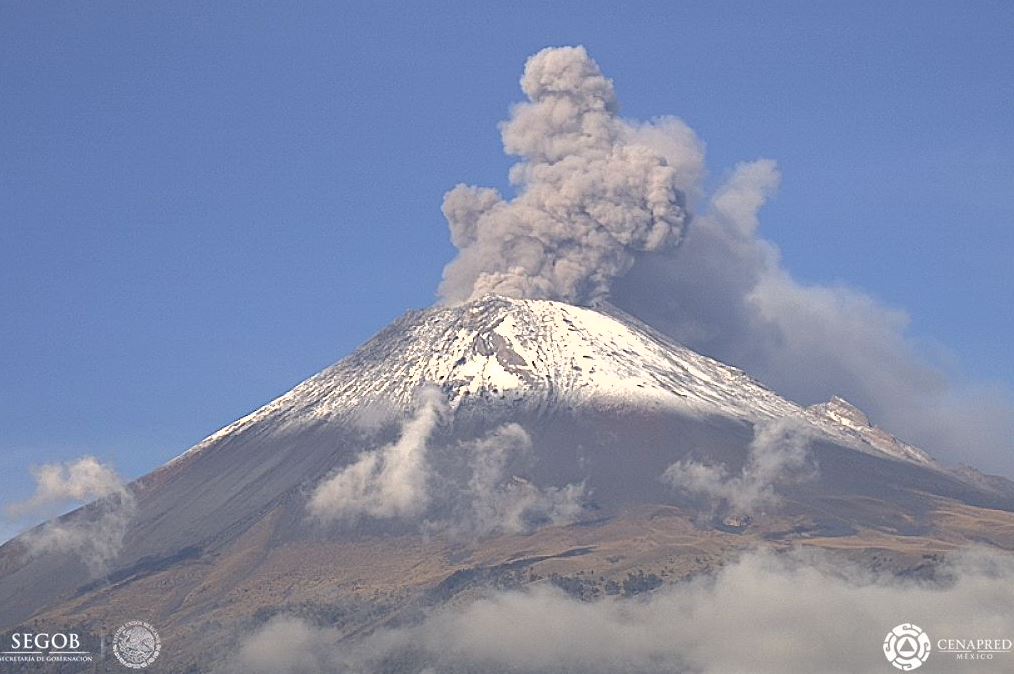 Volcán Popocatépetl emite 82 exhalaciones con ceniza