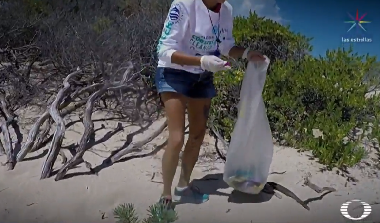 Voluntarios apoyan Día Internacional de Limpieza de Playas