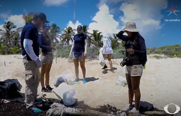 Voluntarios apoyan Día Internacional de Limpieza de Playas 