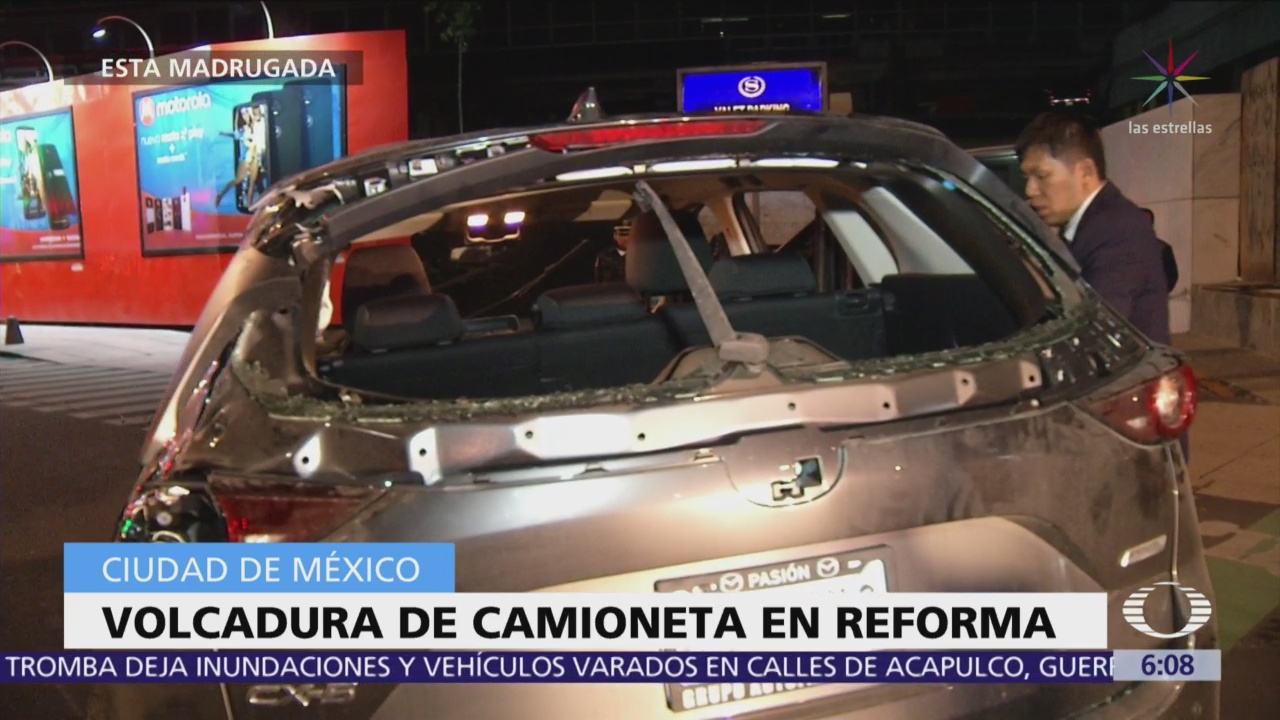 Vuelca camioneta en Paseo de la Reforma, CDMX