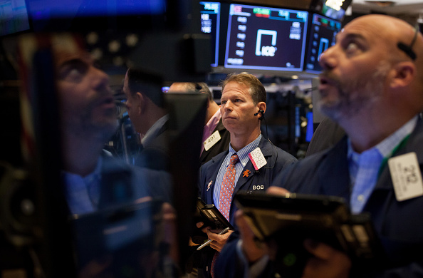 Wall Street abre con pérdidas, espera negociaciones de TLCAN