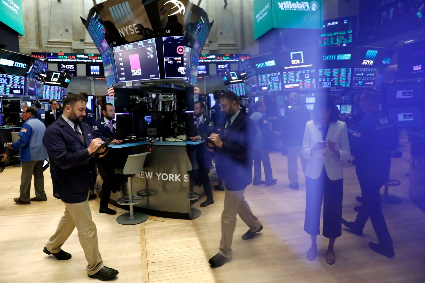 Wall Street al alza, Dow Jones y S&P operan en récord histórico