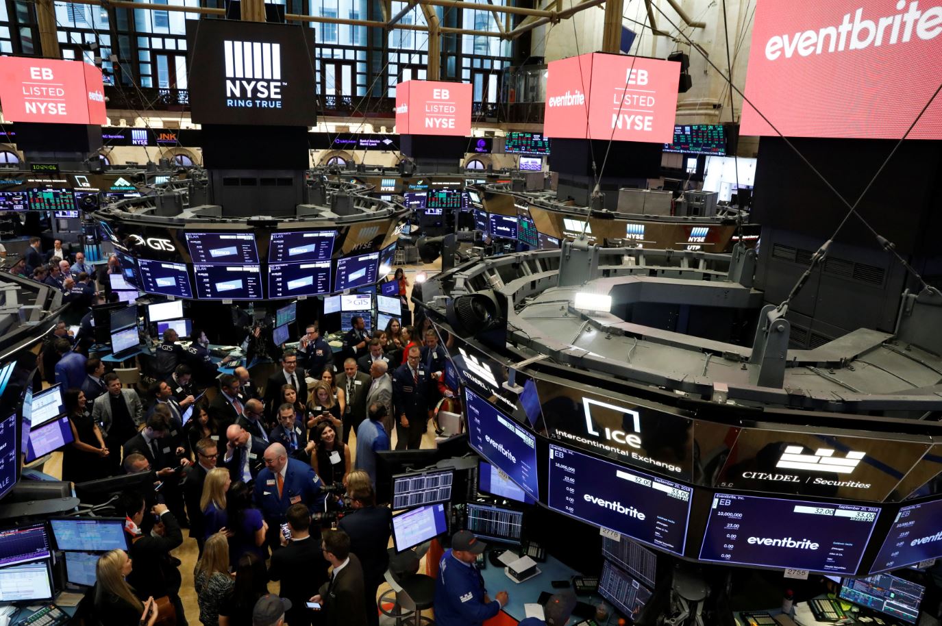 Wall Street sube ante repunte de industriales y Dow Jones