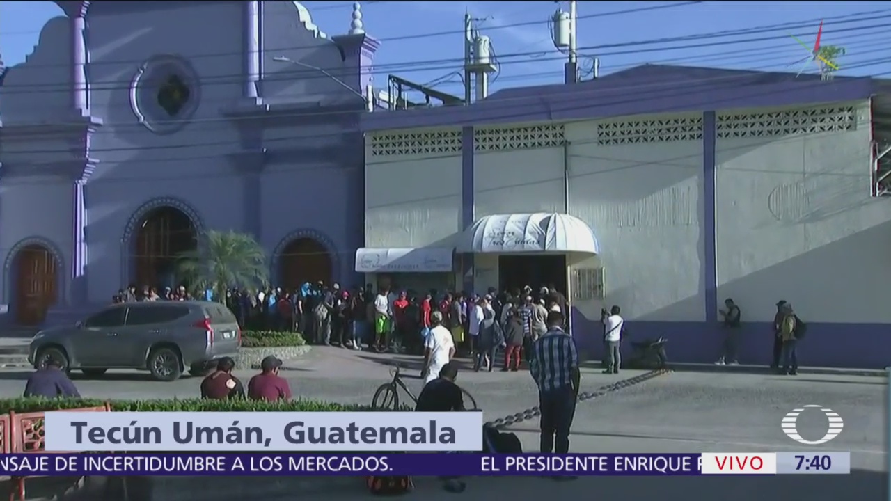 300 migrantes esperan en Tecún Umán para entrar a México
