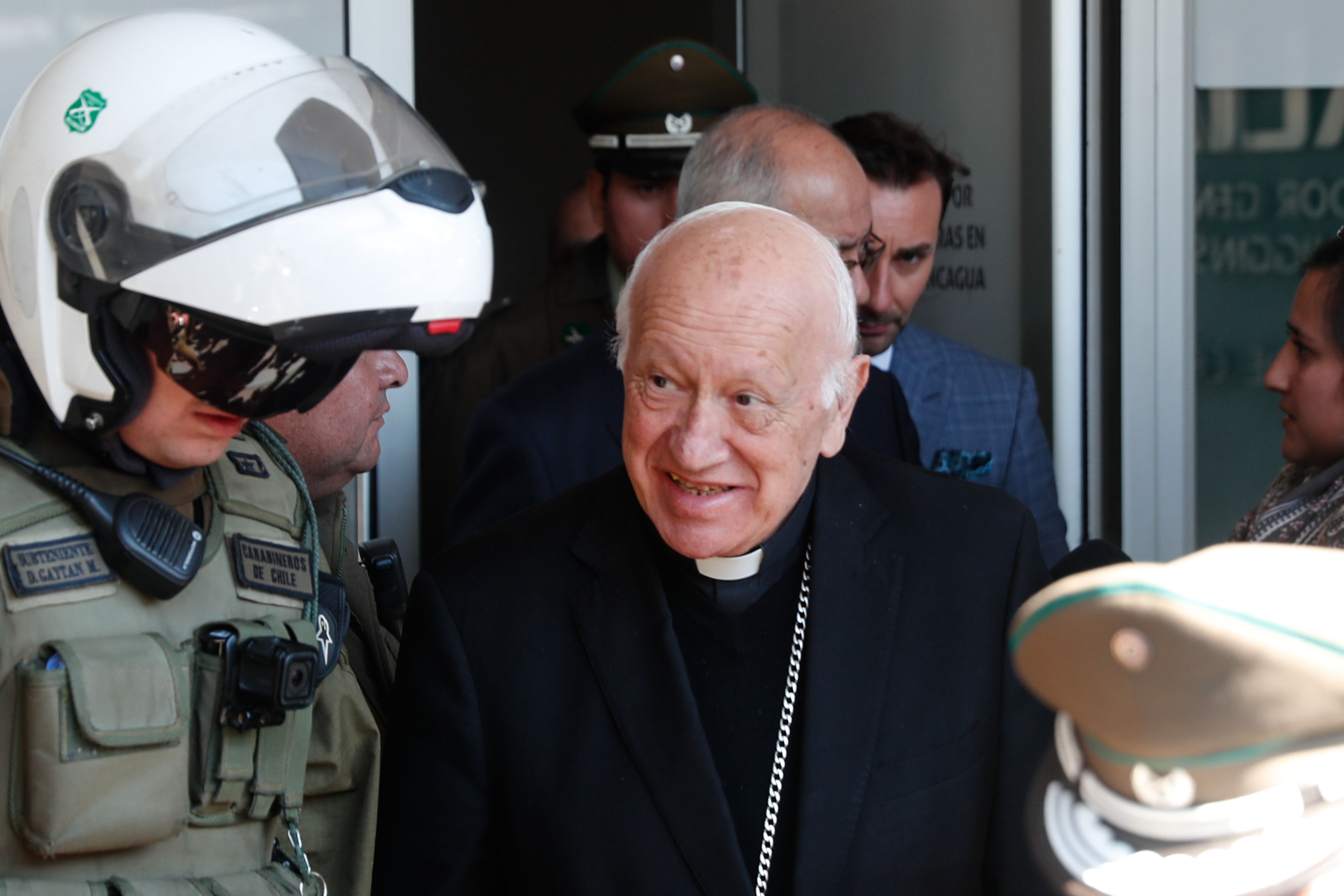 Arzobispo de Santiago acude a Fiscalía por encubrimiento