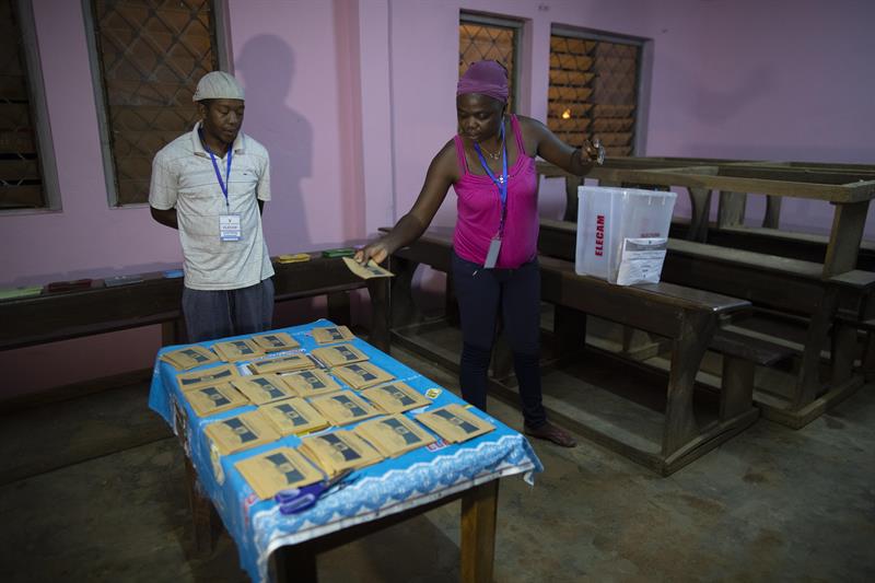 Elecciones en Camerún terminan con 3 muertos