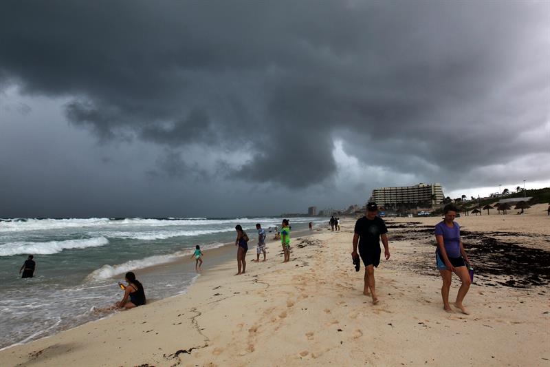 Quintana Roo suspende clases por tormenta tropical ‘Michael’