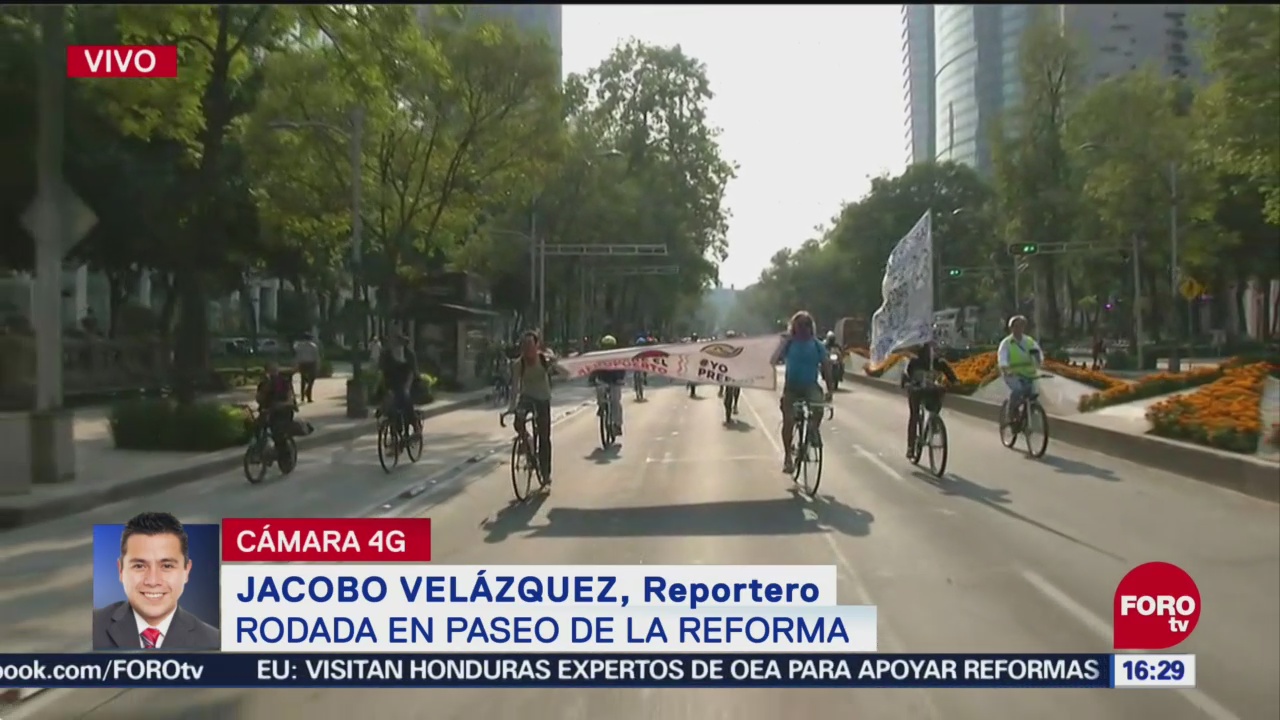Activistas marchan en Reforma contra el aeropuerto en Texcoco
