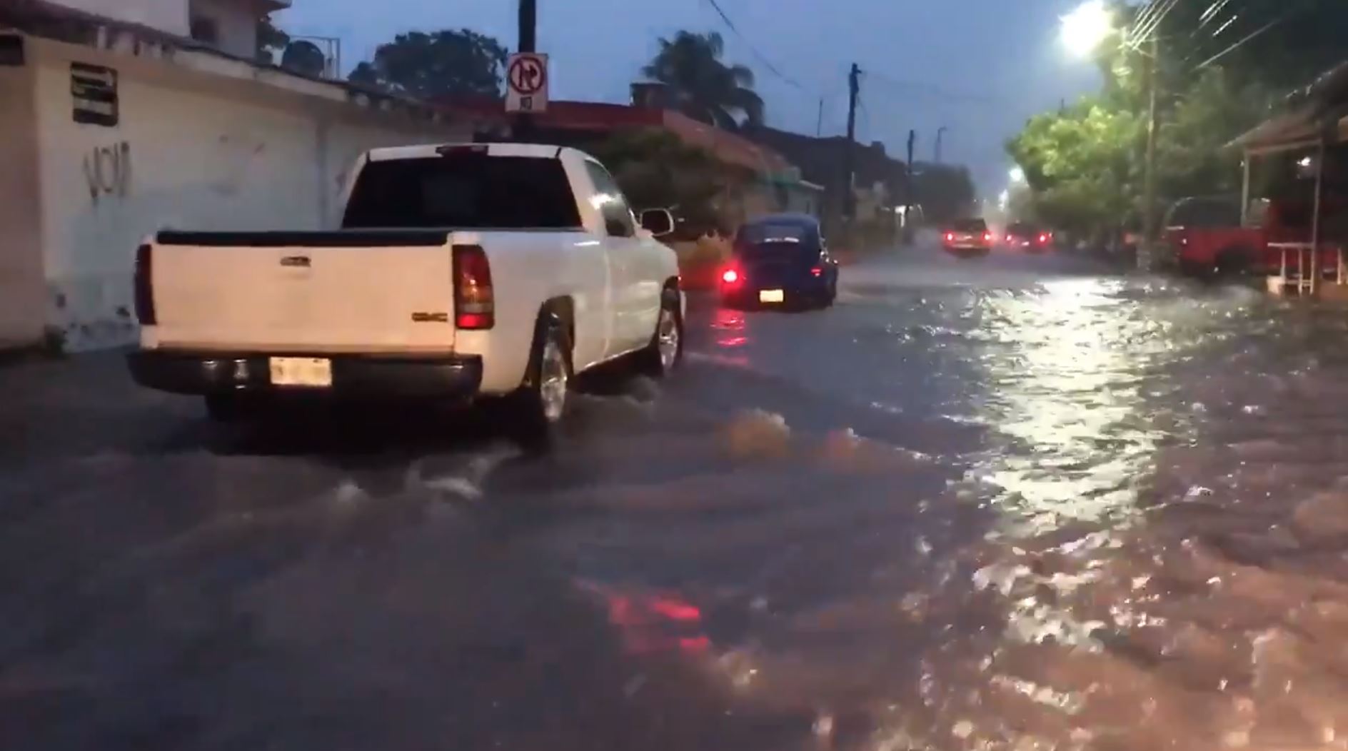 Huracán ‘Sergio’ provoca lluvias en Villa de Álvarez