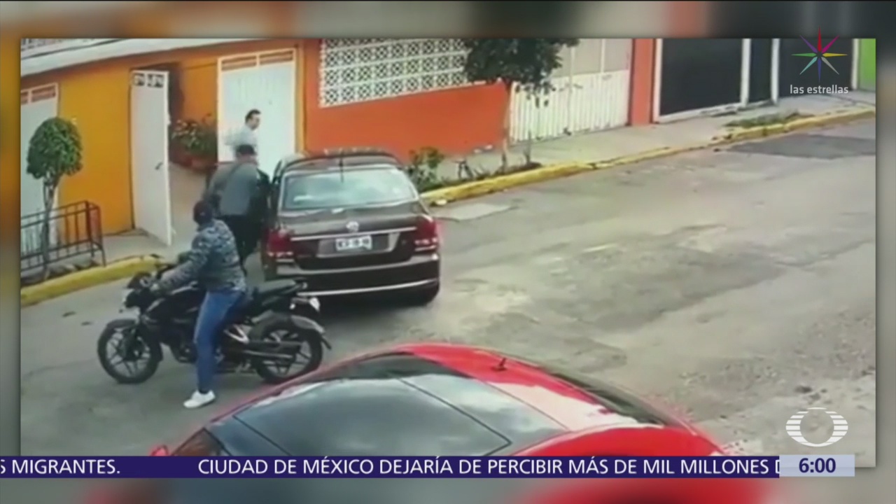 Captan momento en que ladrones roban un vehículo en Ecatepec