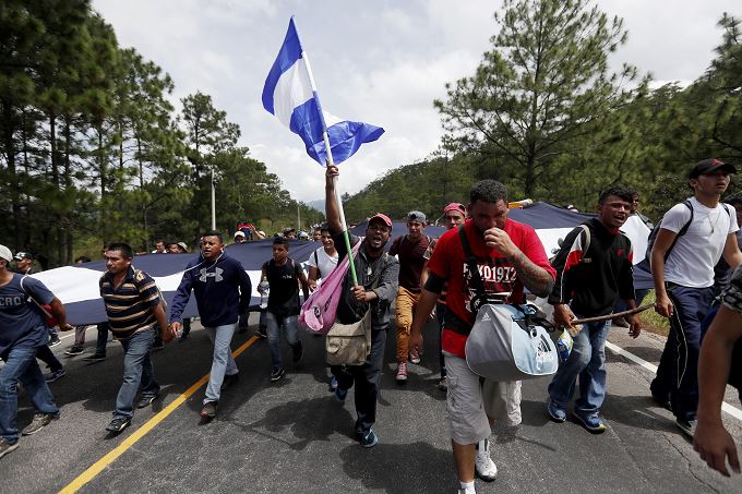 Cientos de hondureños inician otra caravana hacia Estados Unidos