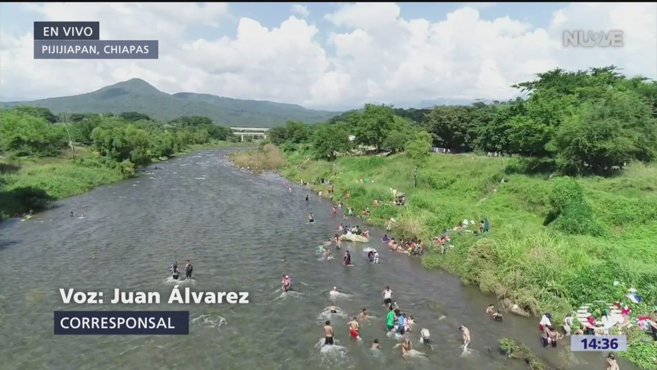 Caravana migrante descansa en Pijijiapan, Chiapas