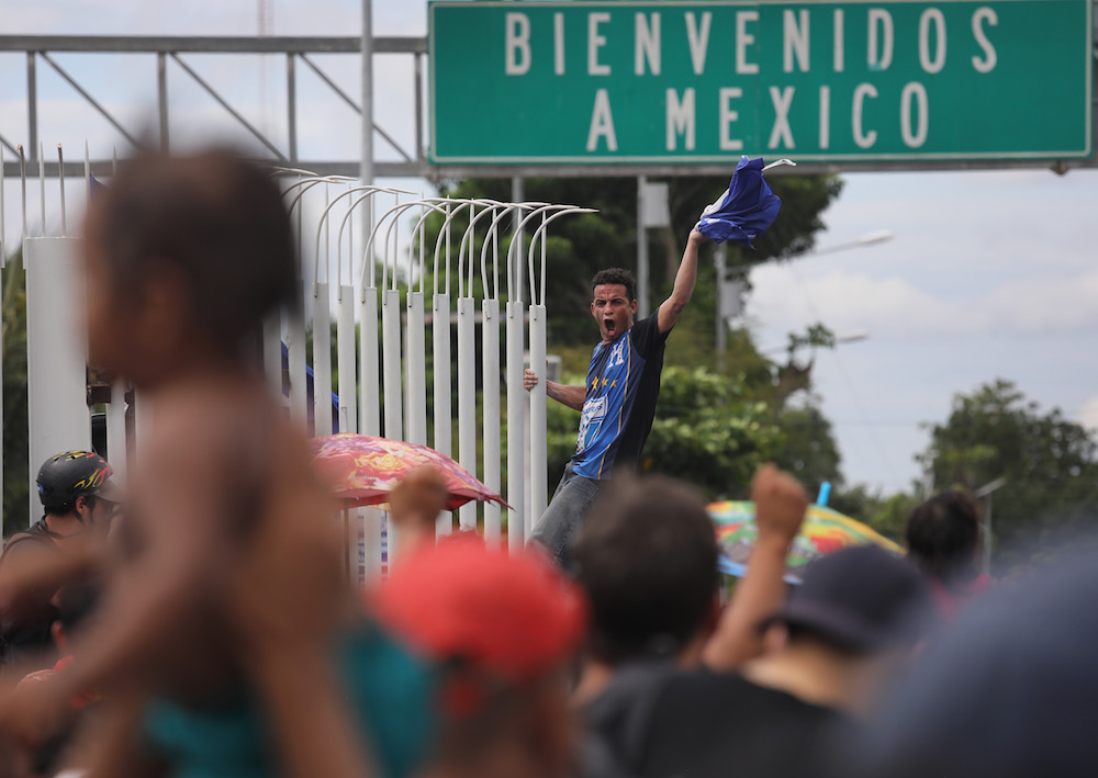 Caravana migrante en la frontera de Guatemala y México