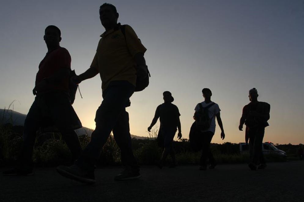 Caravana migrante sale de Mapastepec y se dirige hacia Pijijiapan