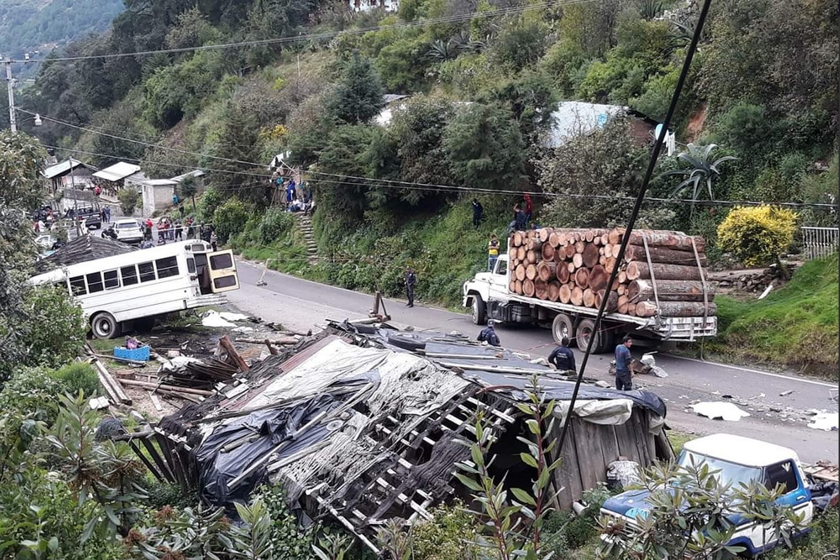 Choque Angangueo, Michoacán, deja 10 muertos