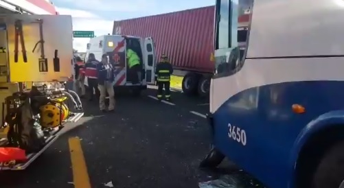 Accidente en Puebla; choque deja un muerto y siete heridos