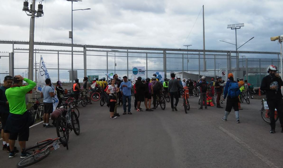 Ciclistas realizan una rodada en contra del NAIM