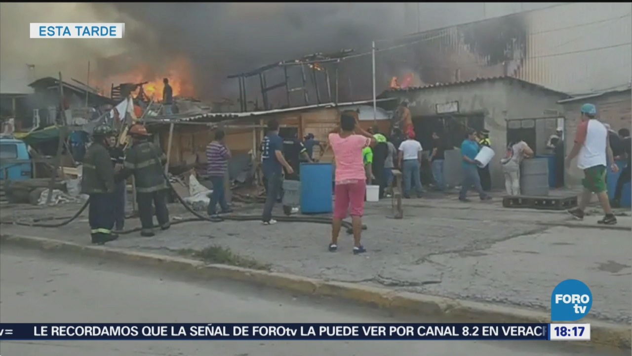 Controlan incendio en mercado en Naucalpan
