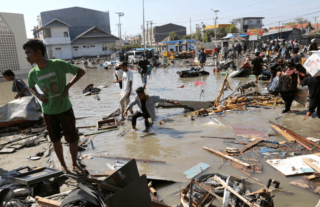 Daños en Indonesaia por terremoto y tsunami. (AP) 