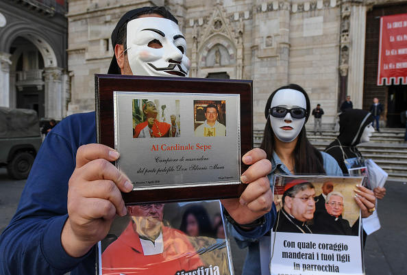 Denuncian a sacerdotes pederastas en Italia; documentan 300 casos