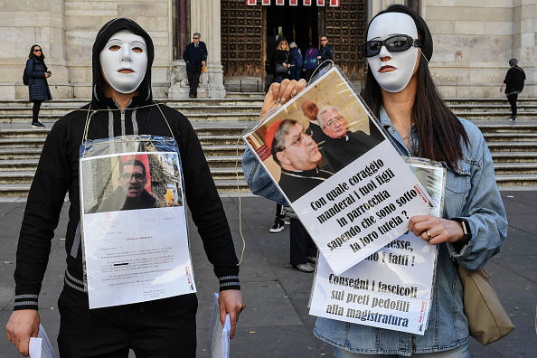 Denuncian a sacerdotes pederastas en Italia; documentan 300 casos