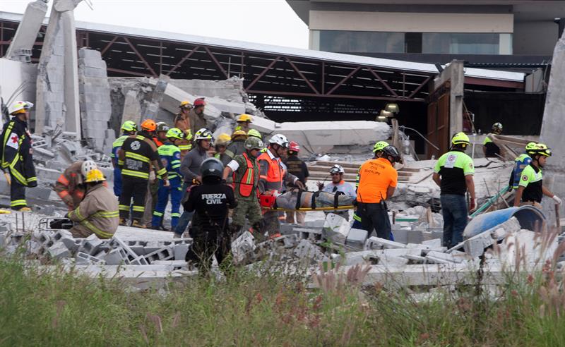 Derrumbe en construcción de Monterrey deja siete muertos