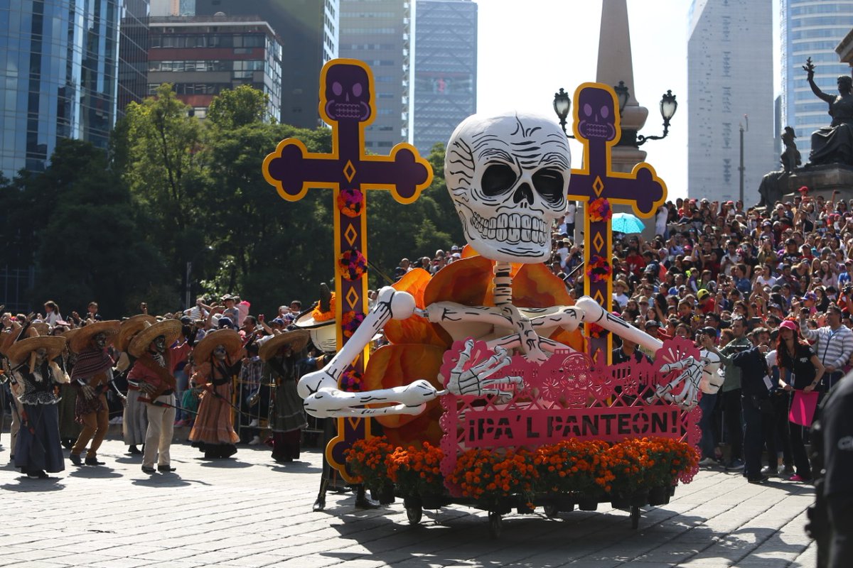 Presencian 2 millones desfile de Día de Muertos en CDMX