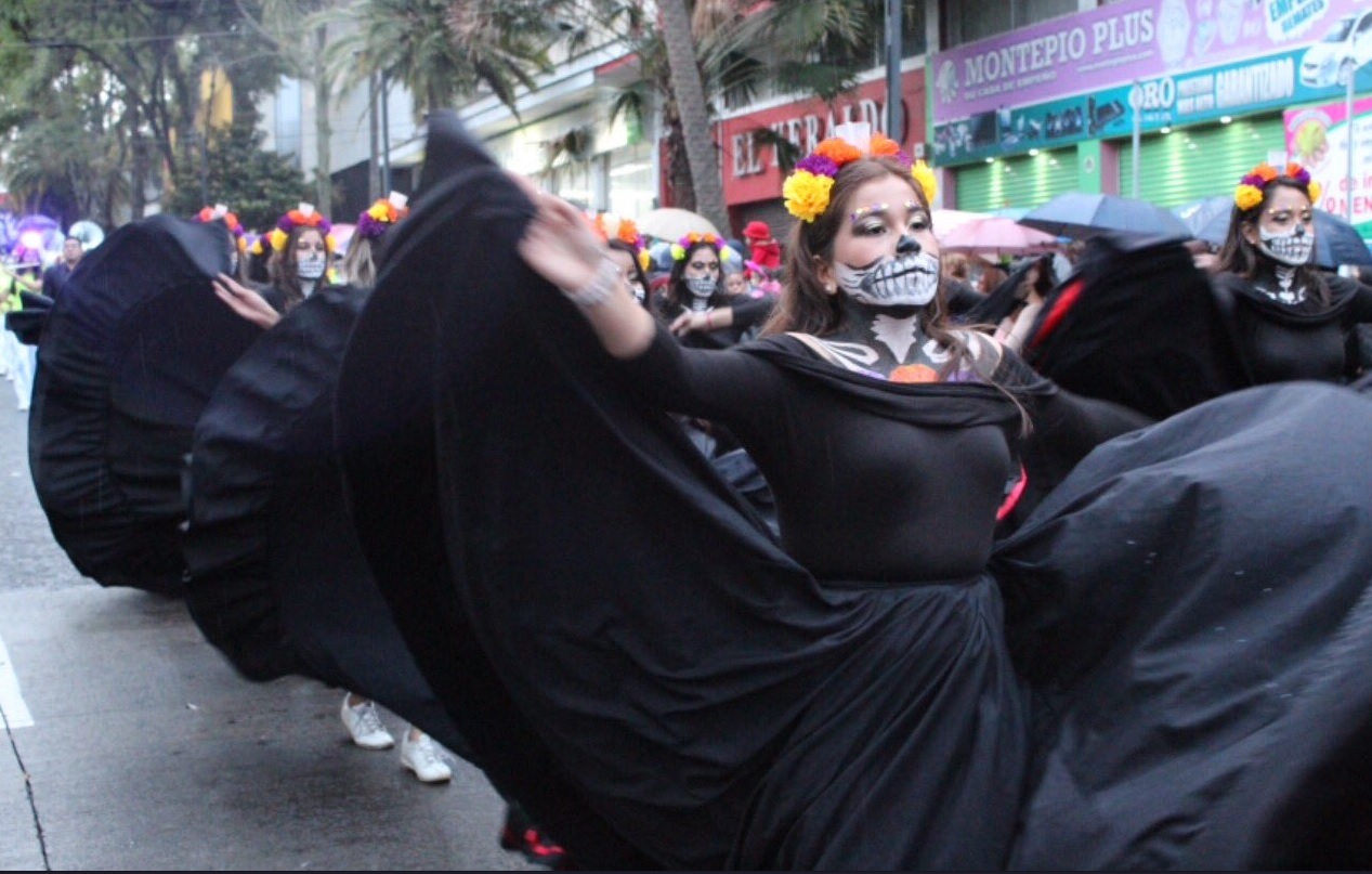 Participan más de 5 mil personas en Paseo de Catrinas en Xalapa, Veracruz