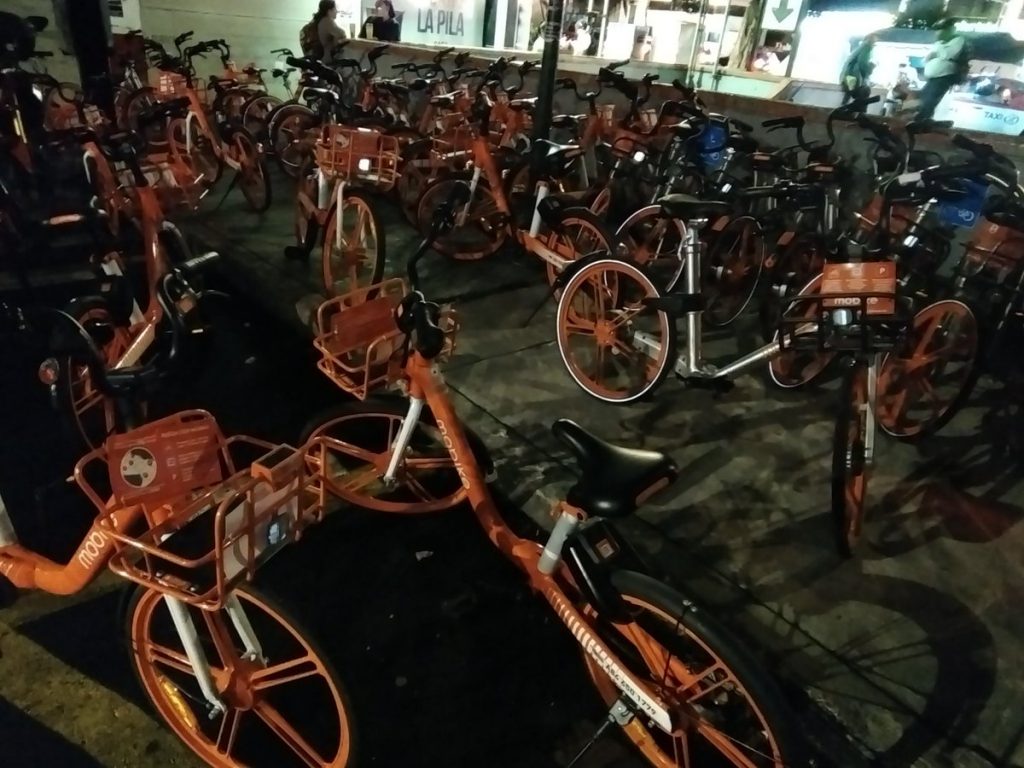 Desorden en acomodo de bicicletas Mobike