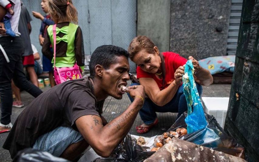 Empresas compran despensas para revenderlas en Venezuela