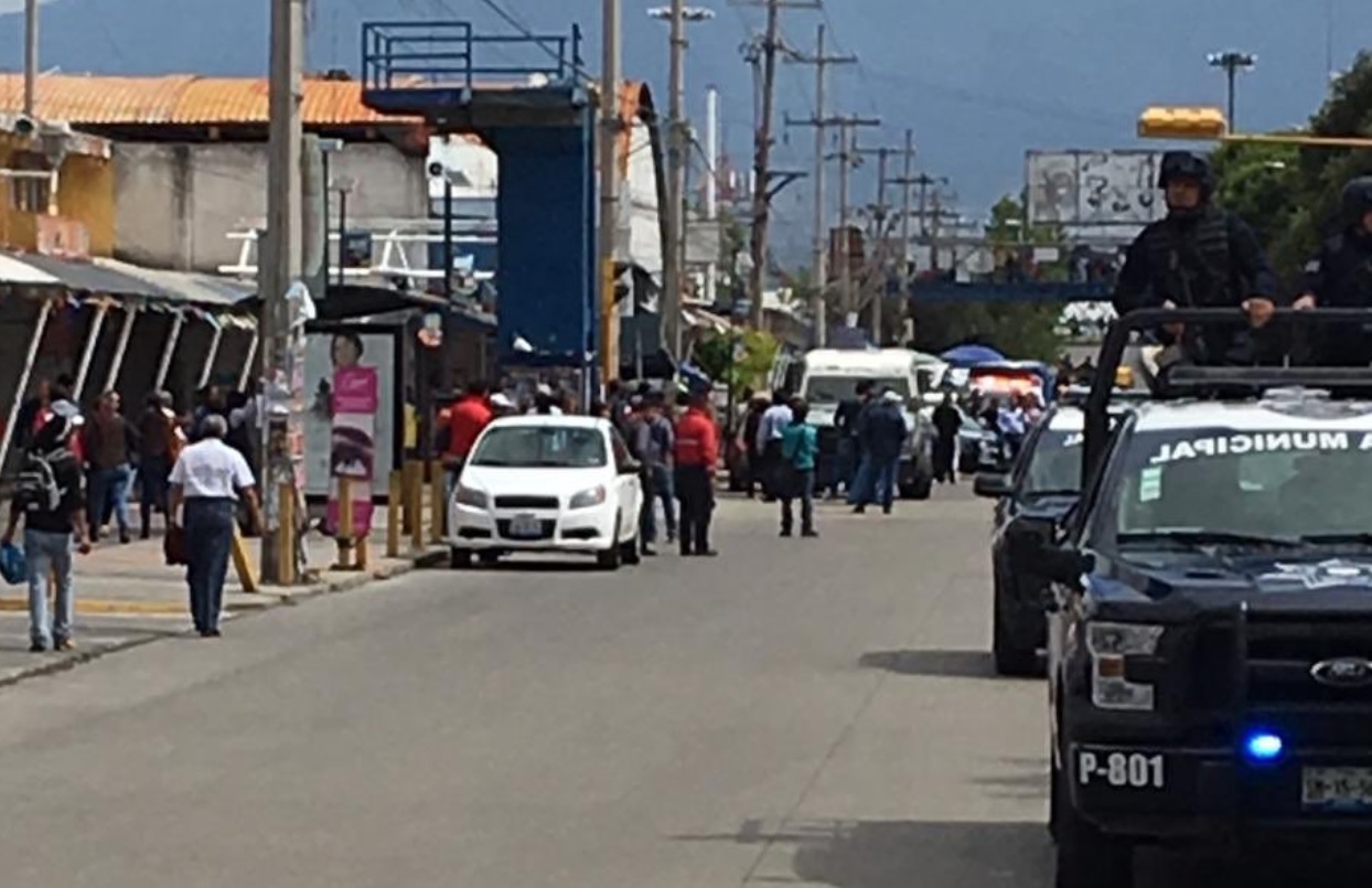 Enfrentamiento entre comerciantes en Puebla deja un herido y 12 detenidos