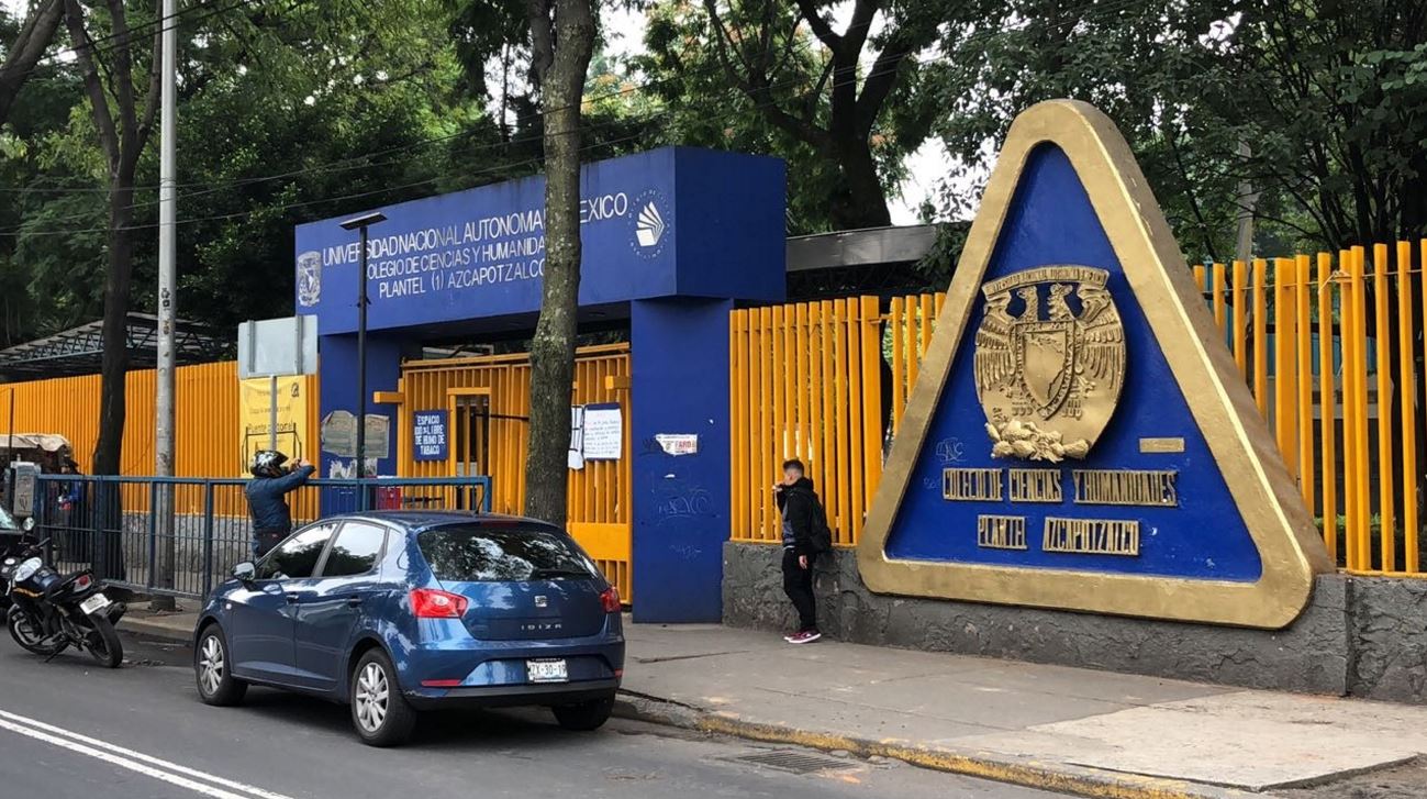 Estudiantes del CCH Azcapotzalco detienen a un presunto porro
