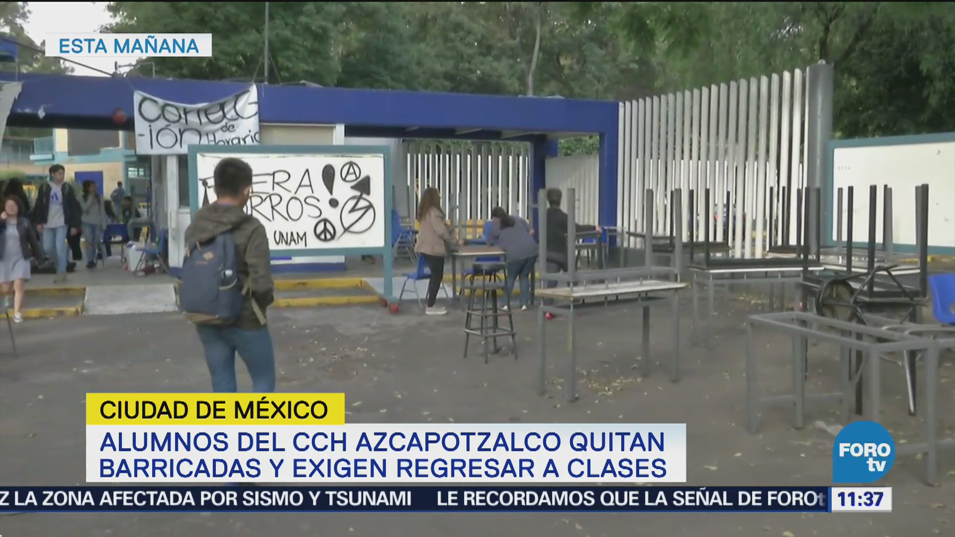 Estudiantes quitan barricadas del CCH Azcapotzalco