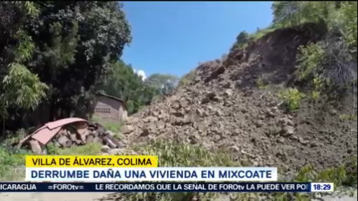 Familia se salva de derrumbe en Mixcoate, Colima