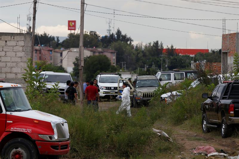 Fosas Jalisco; suman 16 cuerpos exhumados en Tonalá
