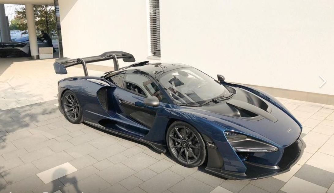 Foto tomada por McLaren Munich durante la entrega del vehículo a un empresario de 43 años (Facebook McLaren Munich)