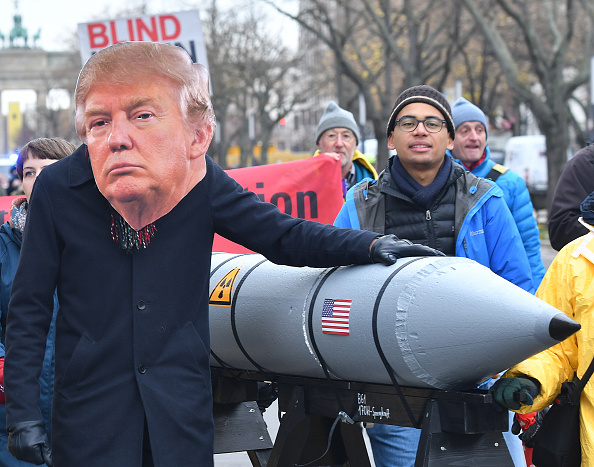 Trump amenaza con fortalecer arsenal nuclear tras abandonar pacto con Rusia